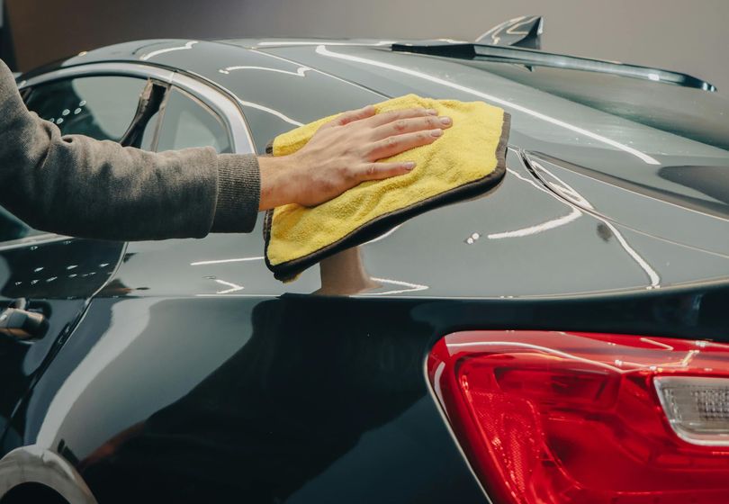 Carrosserie Polijsten: Hoe u de glans van uw auto kunt herstellen