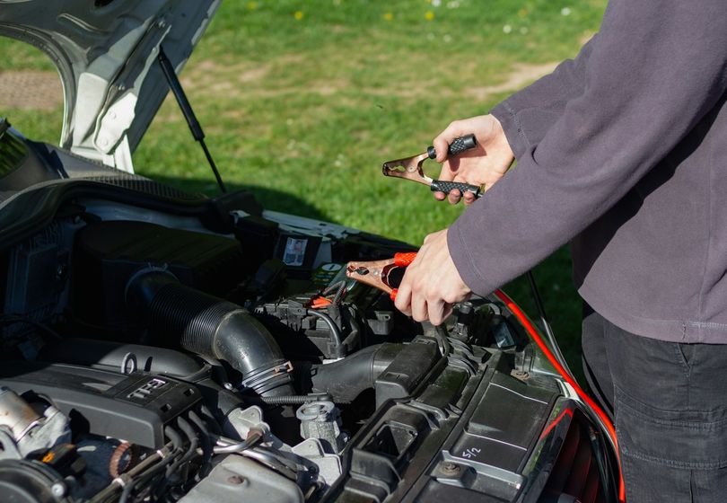 Arrancador de Bateria de Carro: O Que Comprar Para Nunca Ficar Encalhado com uma Bateria Morta