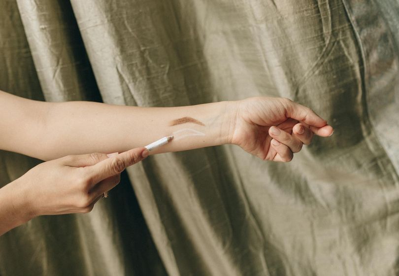 Lápiz de Cejas: El Secreto del Maquillaje Natural