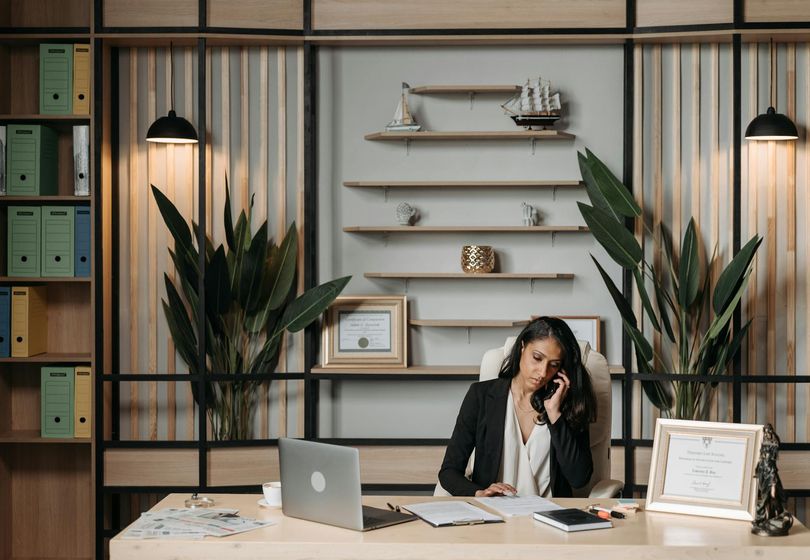 Funktionelle løsninger til kontoret: Fra mappefiler til skrivebordslamper