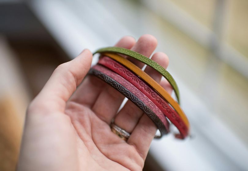 Braccialetti in Pelle Fatti a Mano: Uno Stile Che Parla da Solo