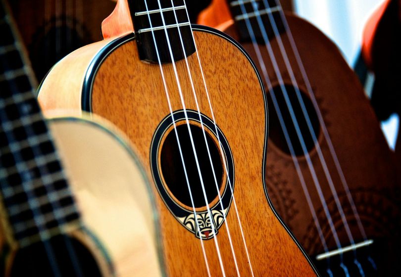Como Escolher a Tua Primeira Guitarra: Dicas para Principiantes