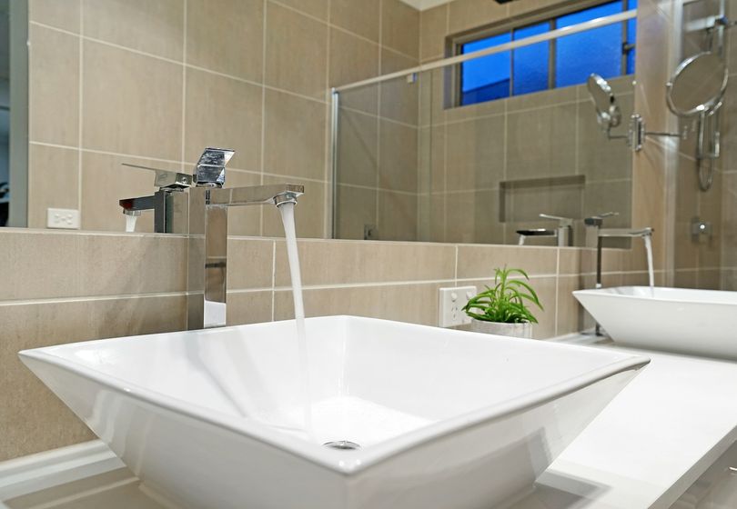 Ahorra agua, tiempo y estrés: soluciones domésticas inteligentes para el baño moderno