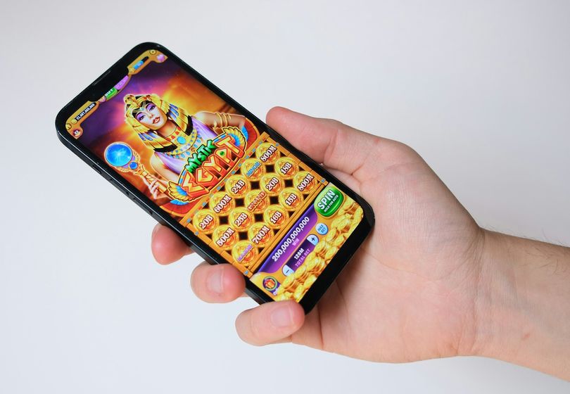 Mobiilipelaamisen Tulevaisuus: Miksi Puhelimista Tulevat Pääpelikonsolit