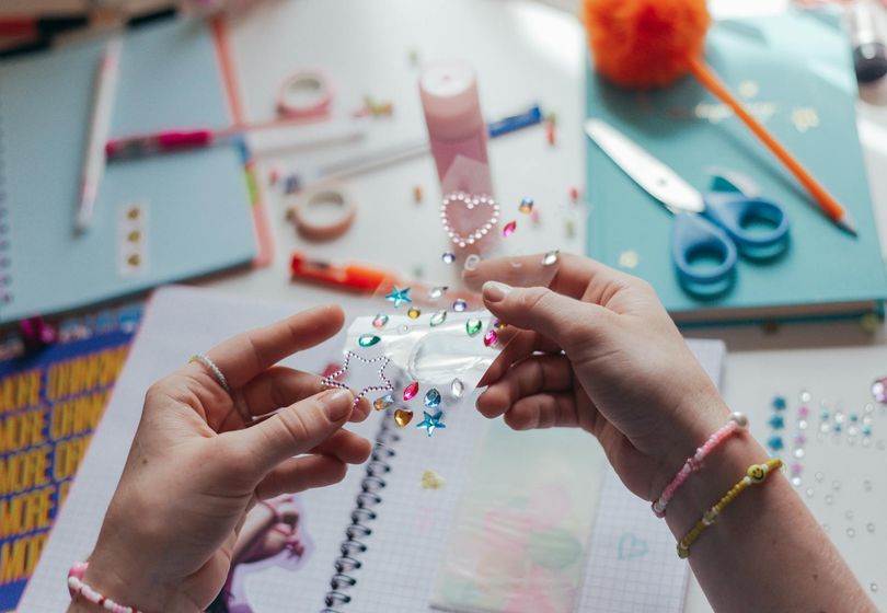 Wat cadeau te doen aan iemand die handgemaakte creaties waardeert
