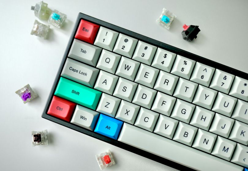 Bezprzewodowa Klawiatura: Czy Nadszedł Czas, by Przejść na Bardziej Kompaktowe Stanowisko Pracy?