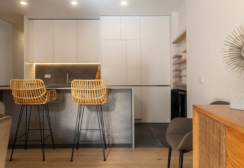 Bar Stools for the Kitchen: Height, Comfort, and Style