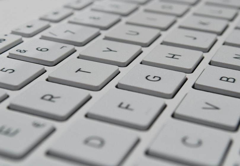 Best Compact Keyboards (60% and TKL) for a Minimalist Desk Setup
