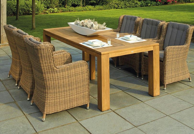 Choosing the Perfect Garden Furniture: Materials, Styles, and Tips