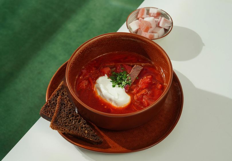 Borscht Clássico: Tradição Ucraniana em Sua Mesa