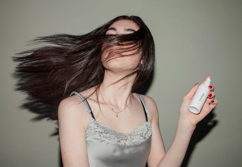 Trockenshampoos vs. Haarewaschen: Lebensretter oder schädliche Gewohnheit?