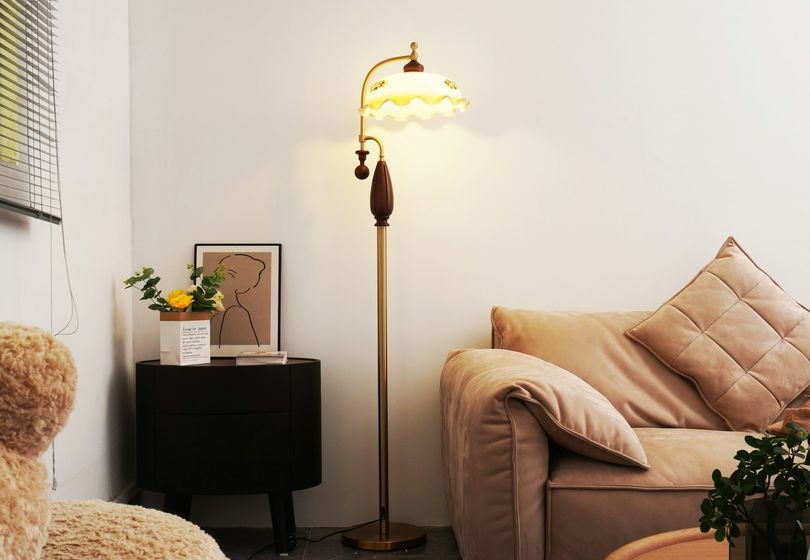Floor Lamps for Reading: Comfortable Lighting Without Eye Strain
