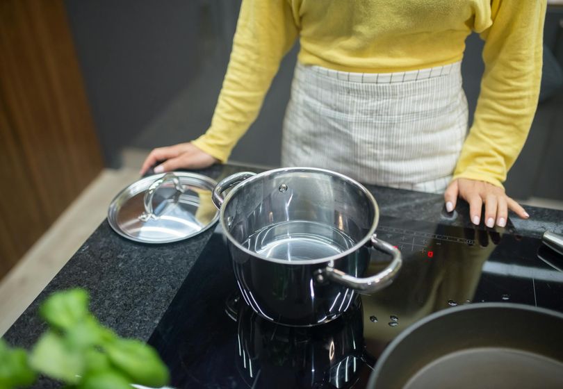 Next-Gen Induction Cooktop: Fast, Safe, and Energy-Efficient